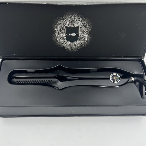 Croc Classic Black Titanium 1.5'' Flat Iron Gently used look like  New - Picture 2 of 4